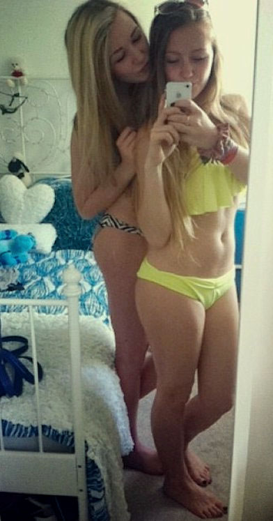 Selfie Girls (20 pics)