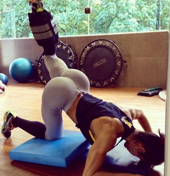 Girls In Yoga Pants (20 pics)