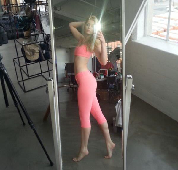 Girls In Yoga Pants (20 pics)