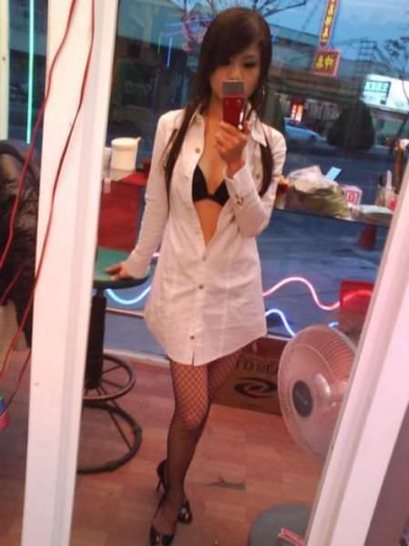 Selfie Girls (20 pics)