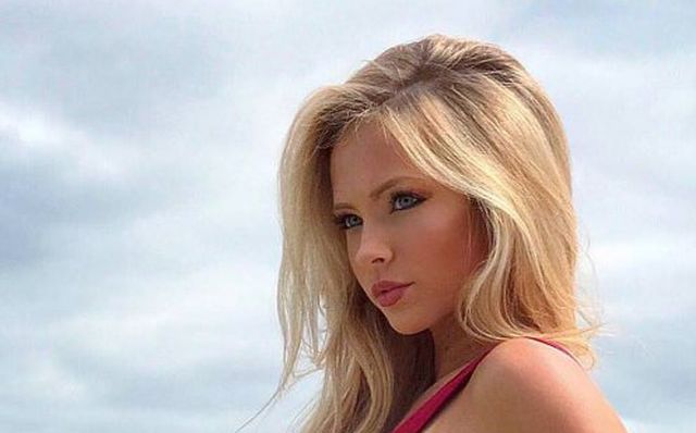 Bikini Girls (20 pics)