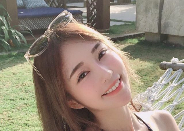 Asian Girls (21 pics)