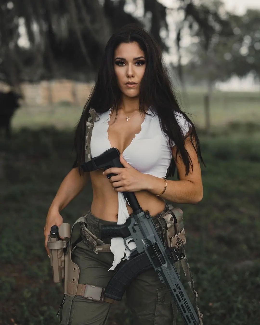 Girls With Guns (20 pics)