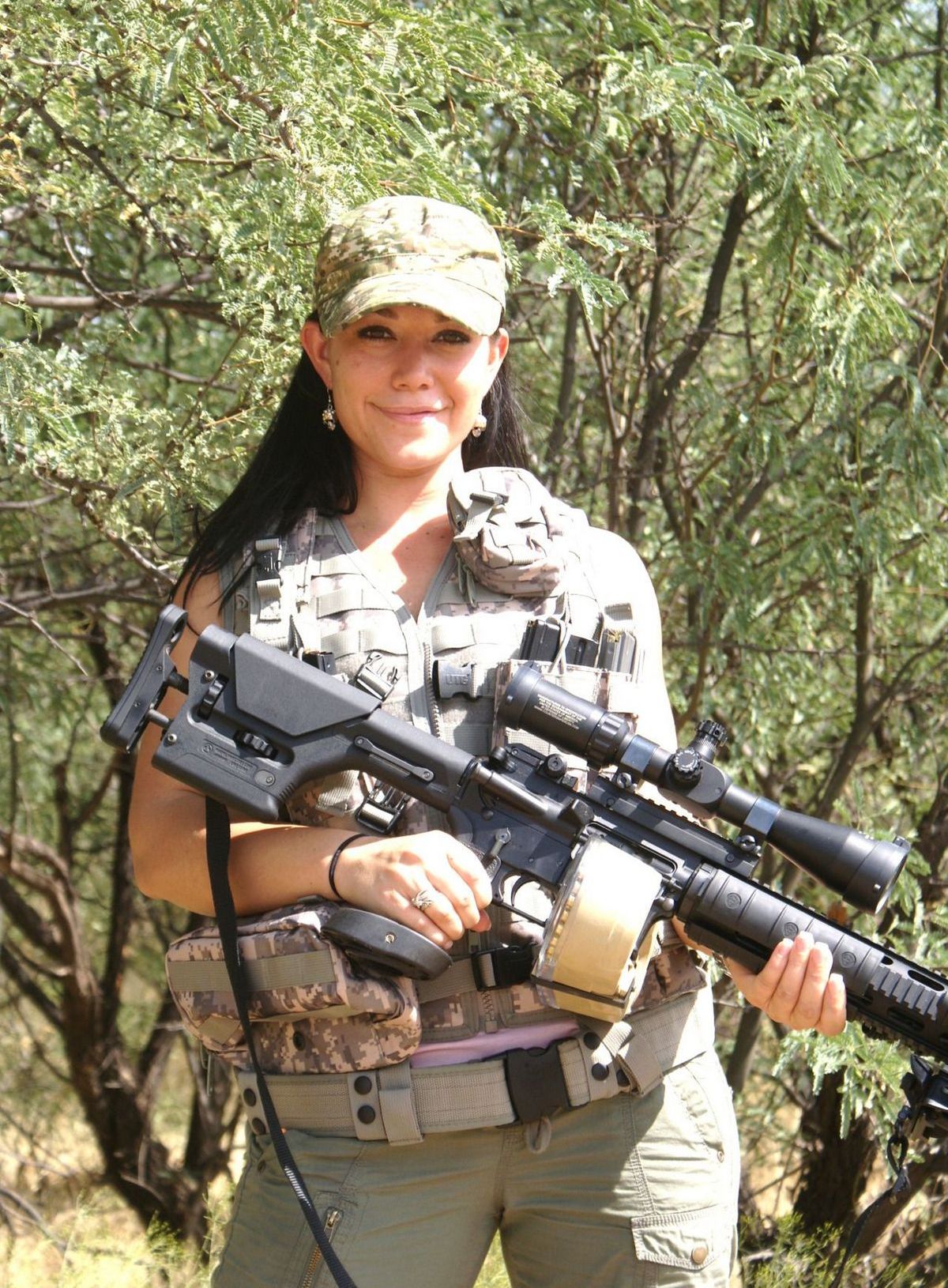 Girls With Guns (20 pics)