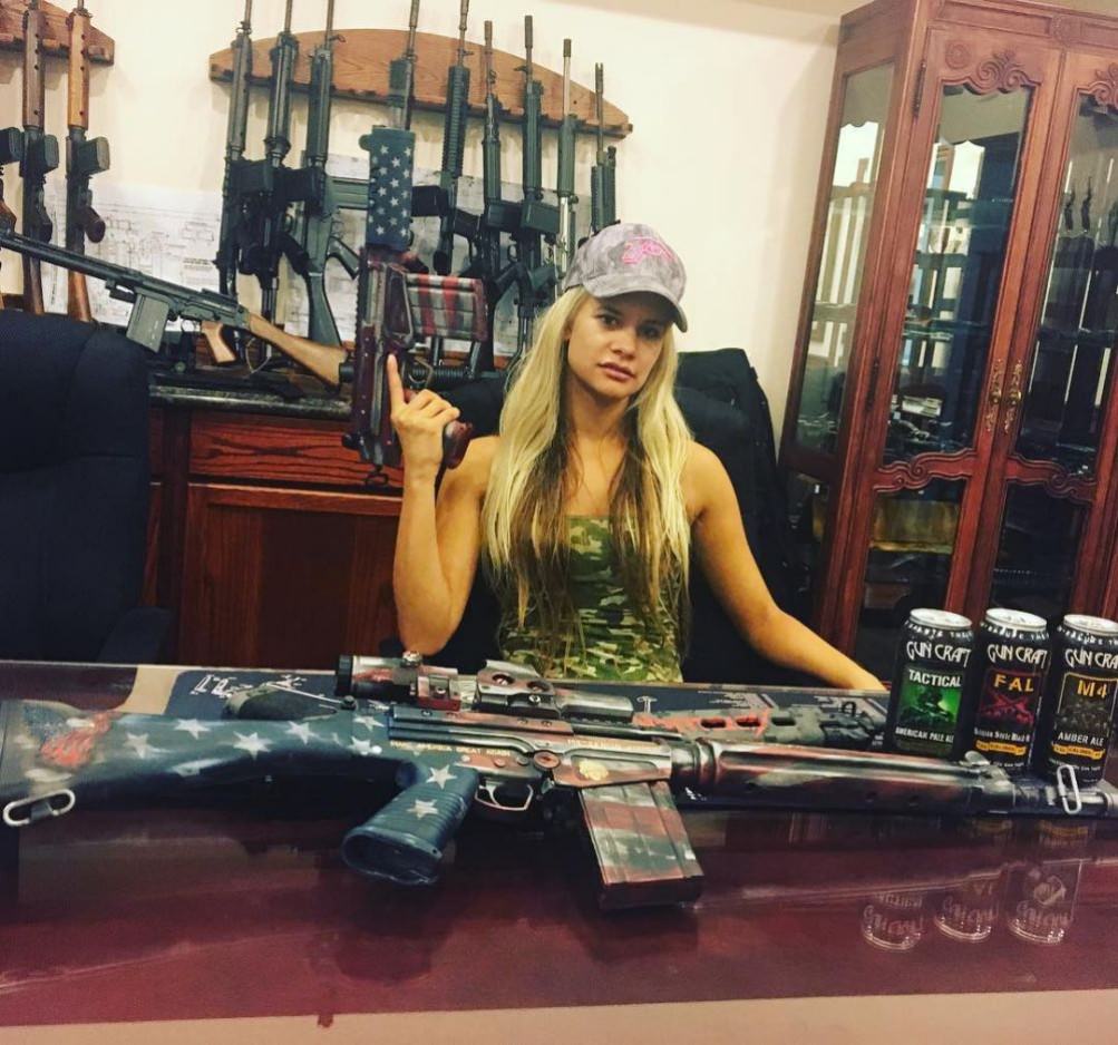 Girls With Guns (20 pics)