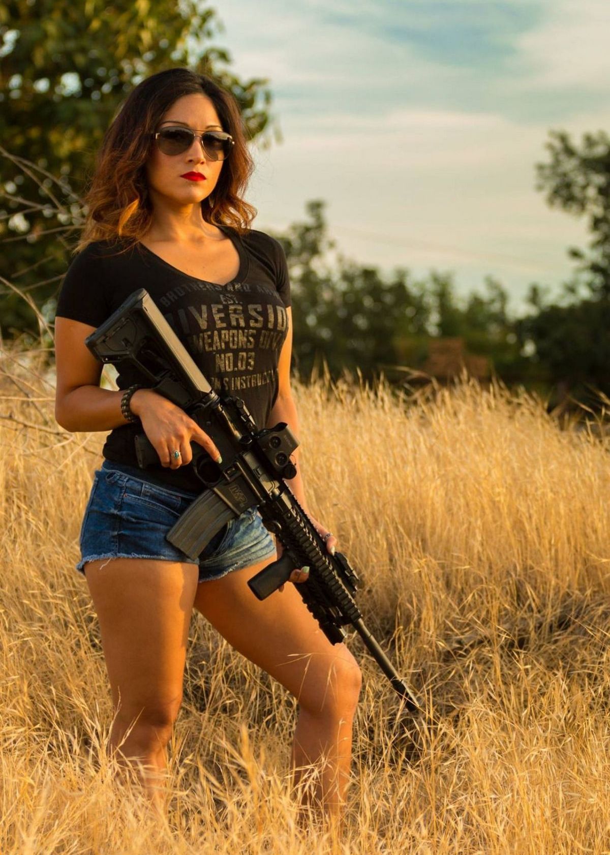 Girls With Guns (20 pics)
