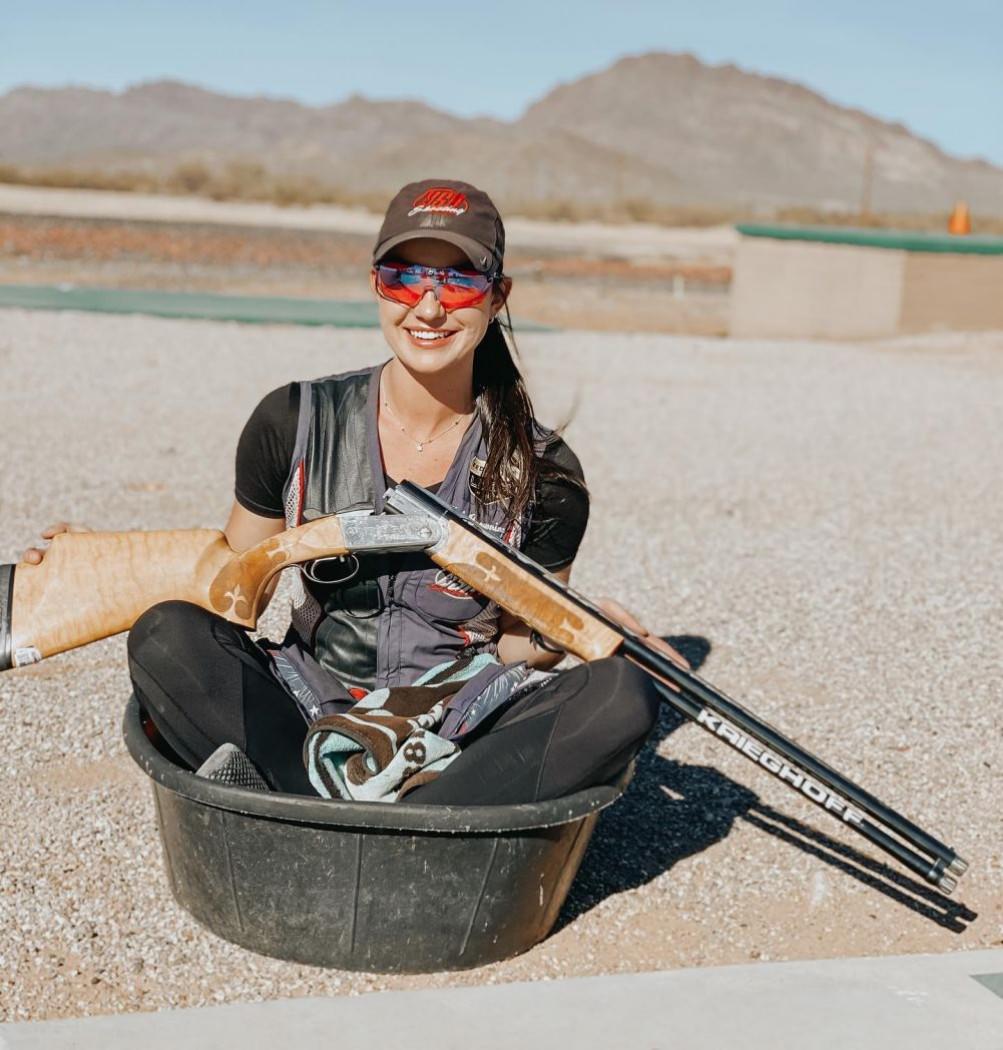 Girls With Guns (20 pics)