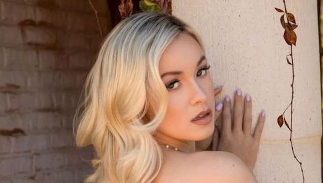 Braless Girls (35 pics)
