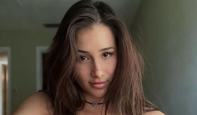 Busty Girls (32 pics)