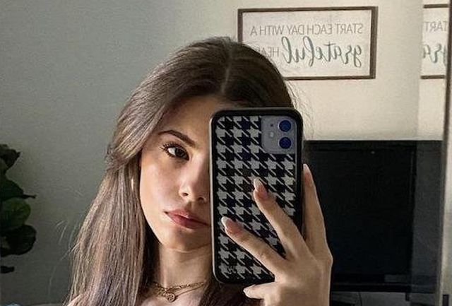 Selfie Girls (33 pics)