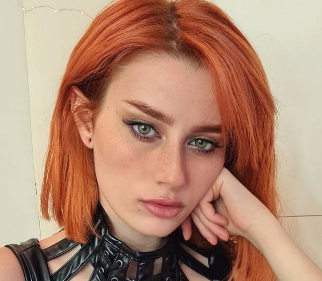 Girls In Latex (23 pics)