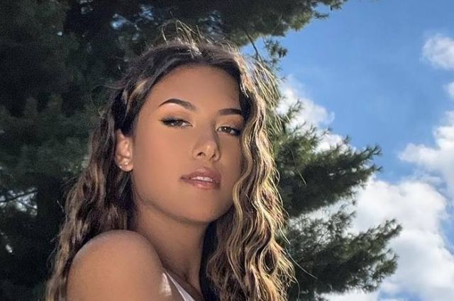 Girls And Golf (20 pics)
