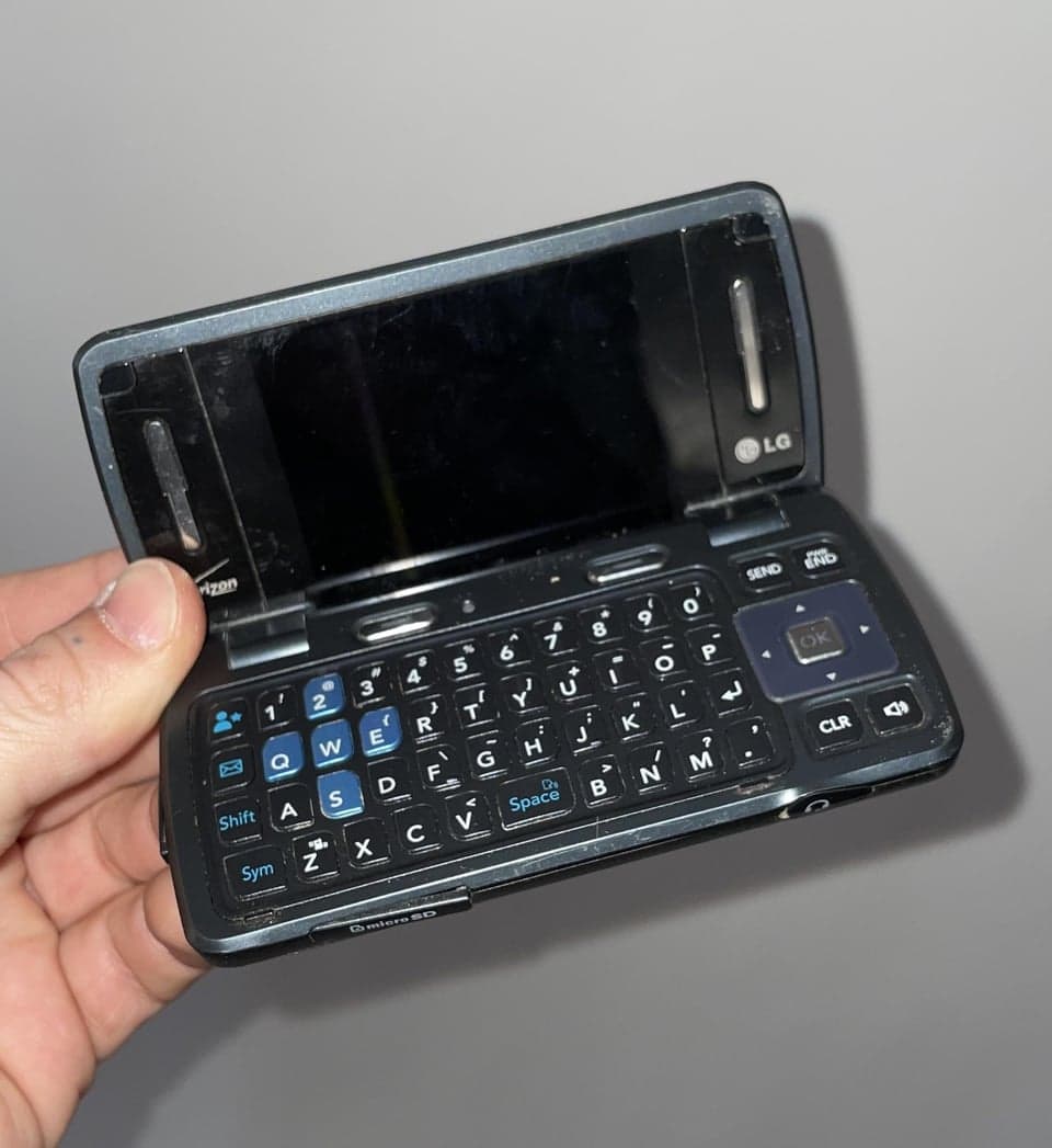 Unusual Phones From The Past (31 pics)