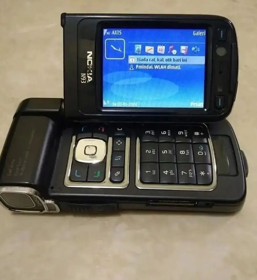 Unusual Phones From The Past (31 pics)