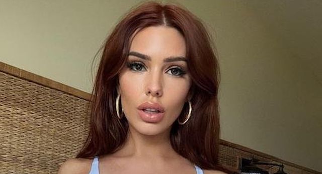 Busty Girls (30 pics)