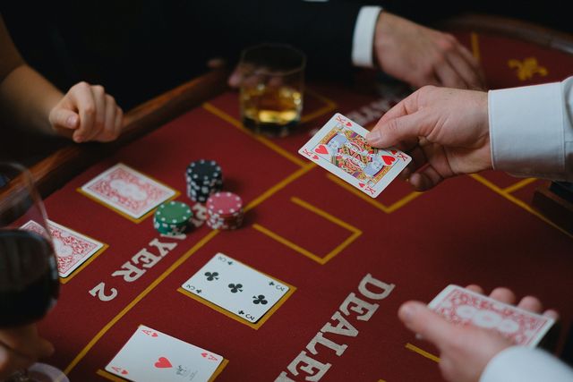 Online Poker: Strategies for Pro Gamblers
