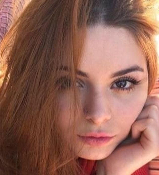 Hot Girls (35 pics)