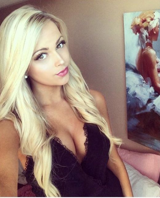 Girls In Dresses (20 pics)