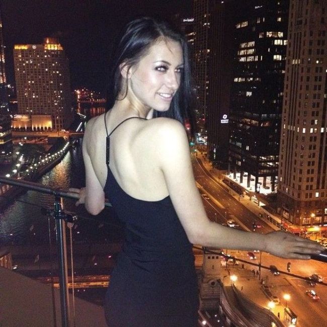 Girls In Dresses (20 pics)