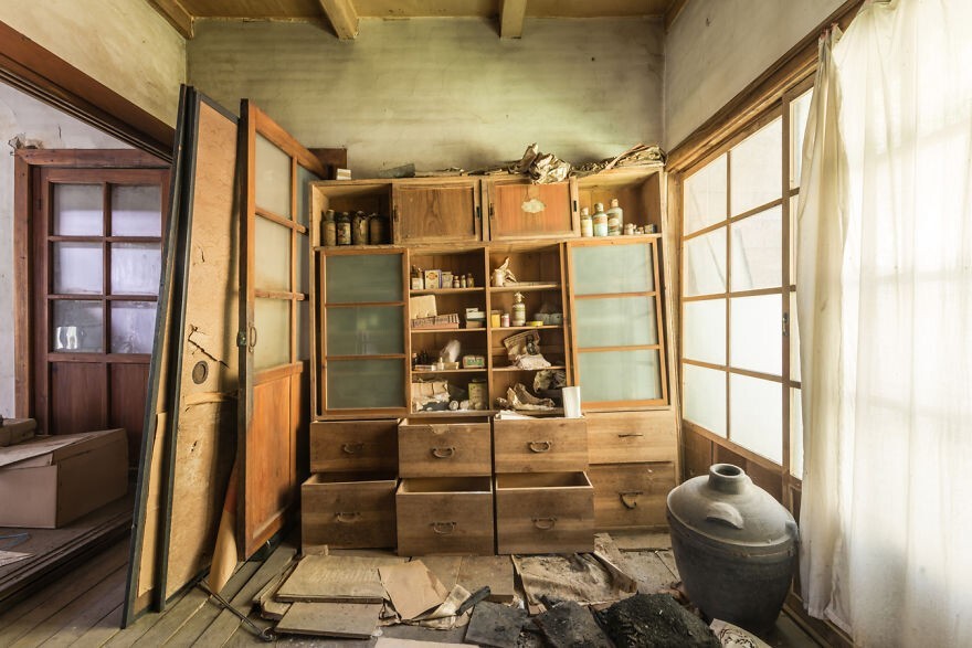 Amazing Abandoned Places In Japan (22 pics)