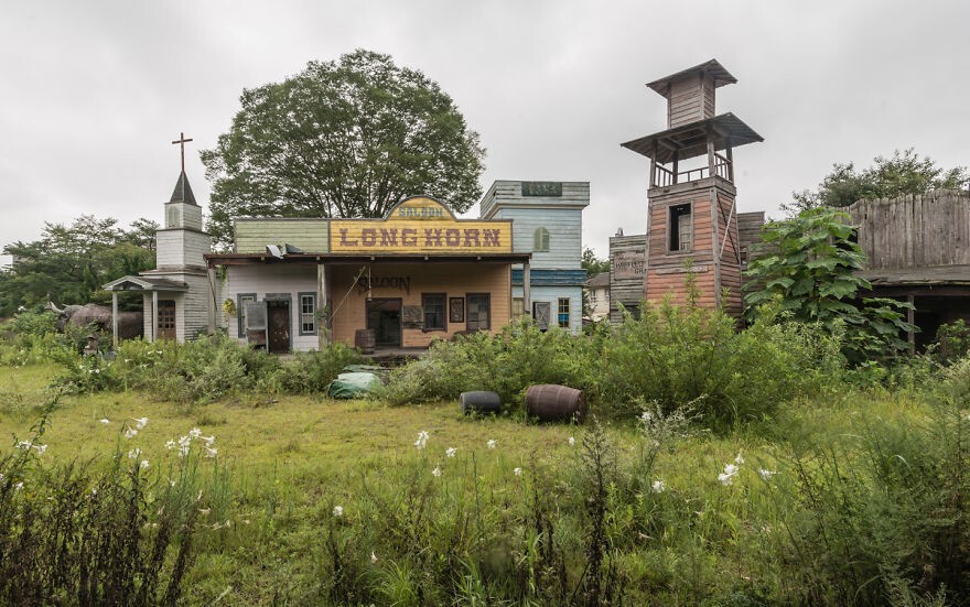 Amazing Abandoned Places In Japan (22 pics)