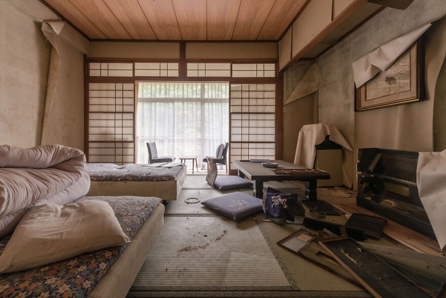 Amazing Abandoned Places In Japan (22 pics)