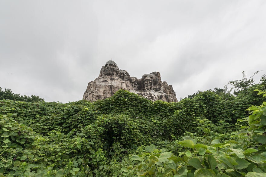 Amazing Abandoned Places In Japan (22 pics)