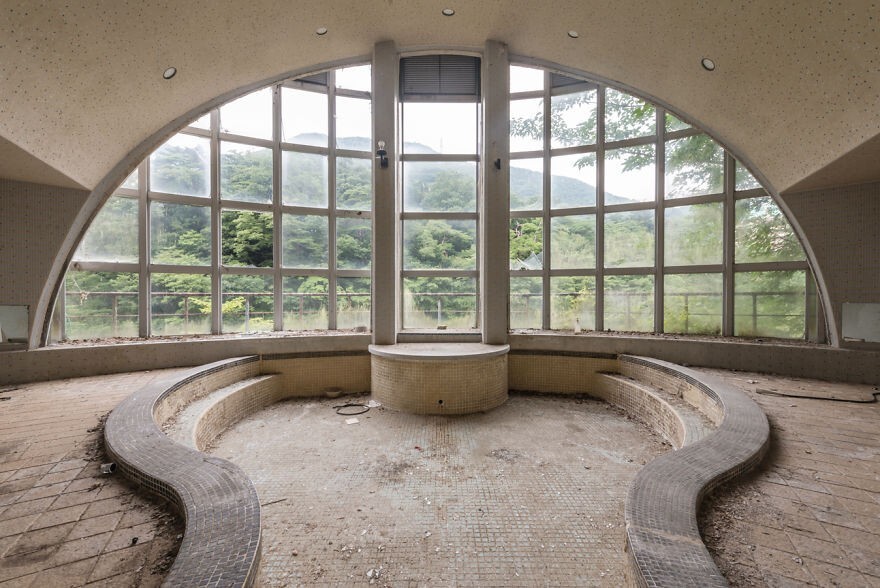 Amazing Abandoned Places In Japan (22 pics)