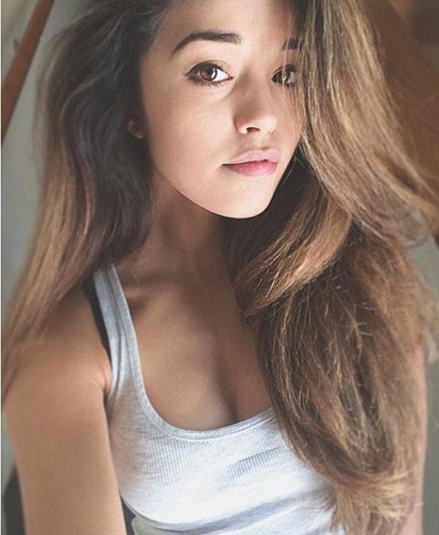 Selfie Girls (20 pics)