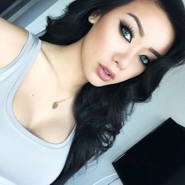Selfie Girls (20 pics)