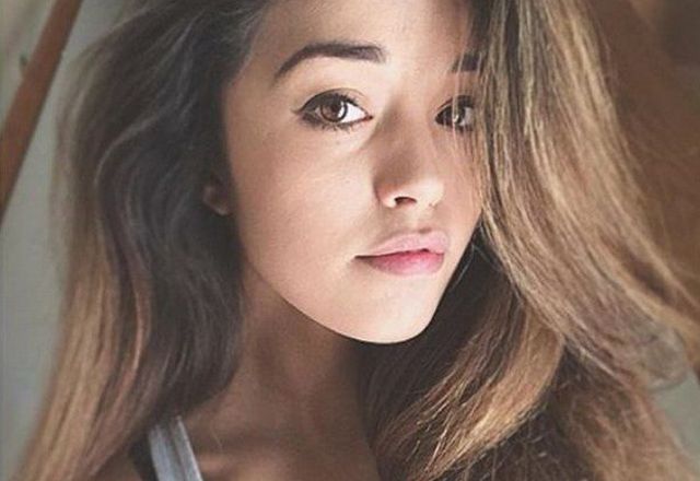 Selfie Girls (20 pics)