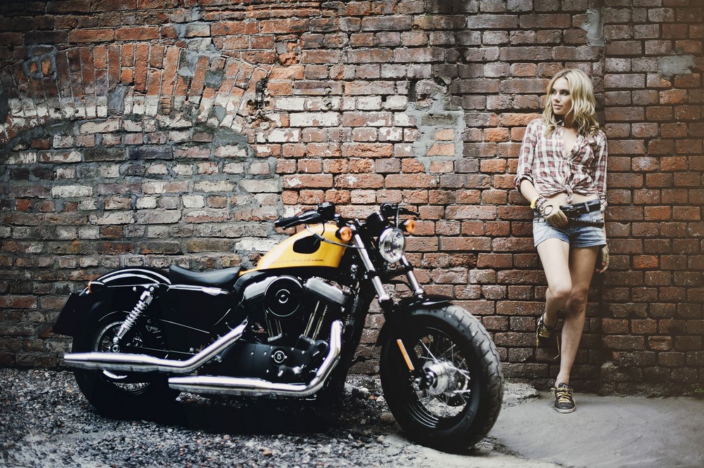 Girls And Motorcycles (20 pics)