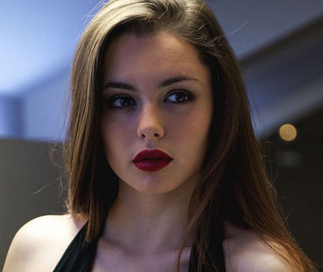 Girls With Red Lips (20 pics)