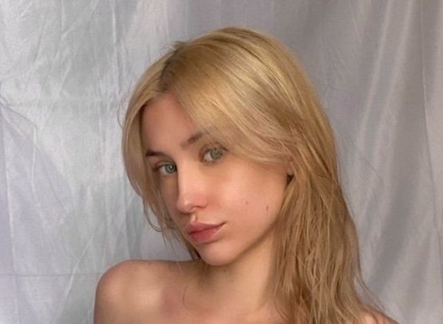 Braless Girls (33 pics)