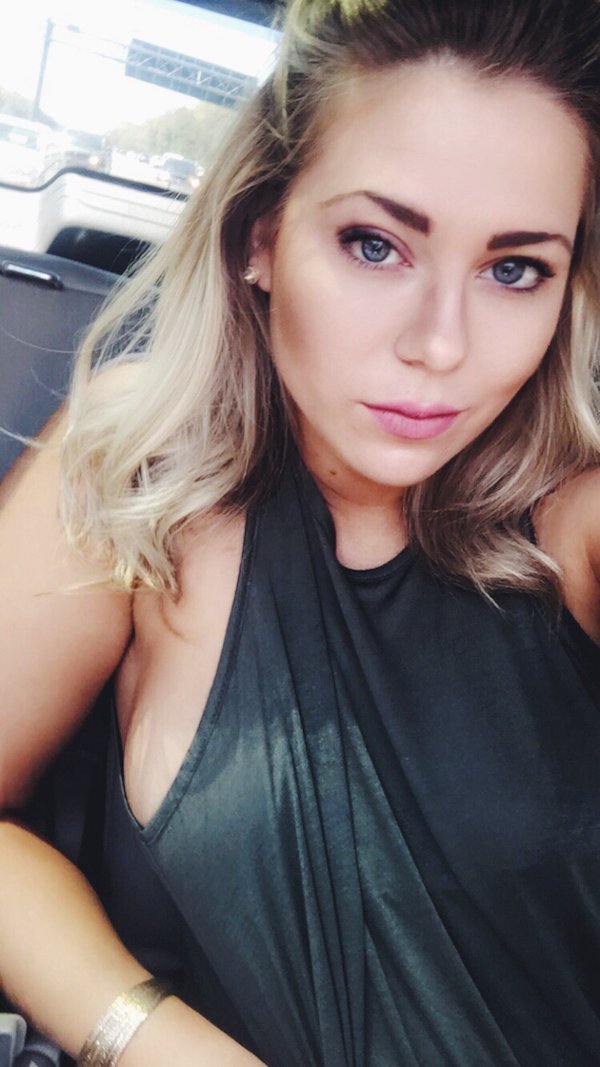 Braless Girls (20 pics)