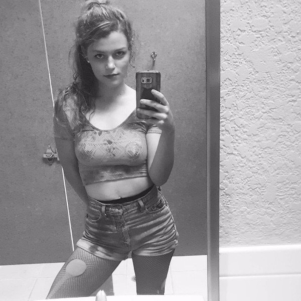 Braless Girls (20 pics)