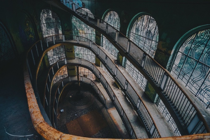 Amazing Abandoned Places (19 pics)