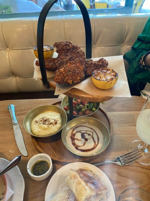 Odd Food Serving (22 pics)