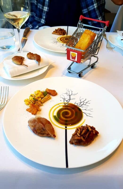 Odd Food Serving (22 pics)