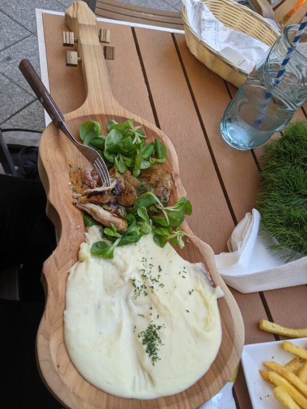 Odd Food Serving (22 pics)