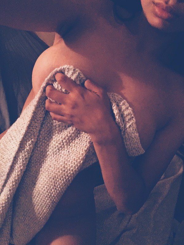 Braless Girls (20 pics)