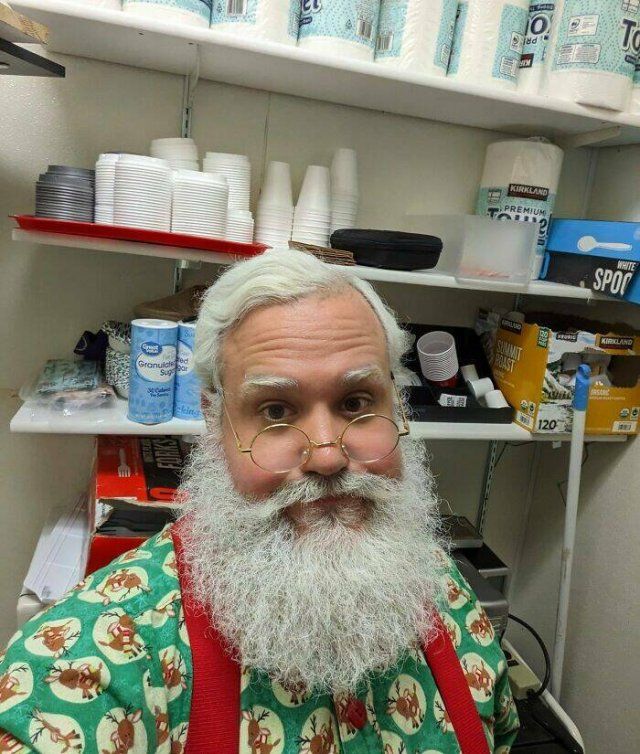 Unfortunate Incidents At Christmas (23 pics)