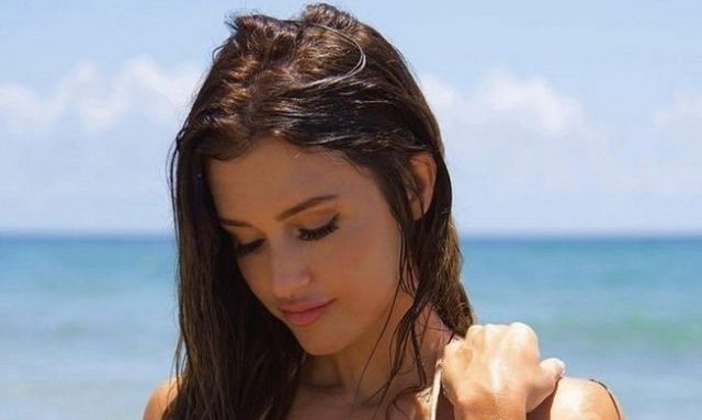 Wet Girls (23 pics)