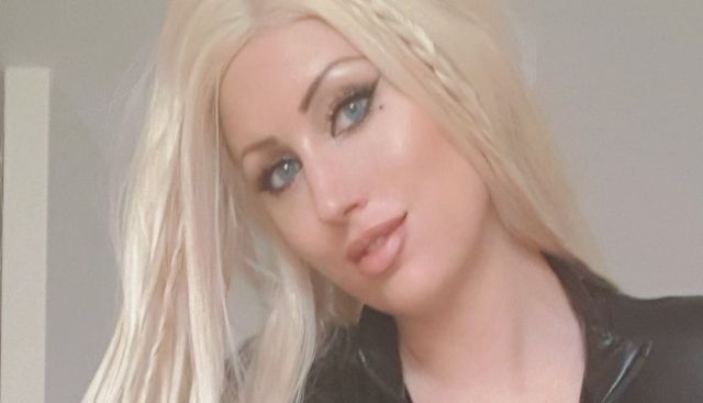 Girls In Latex (20 pics)