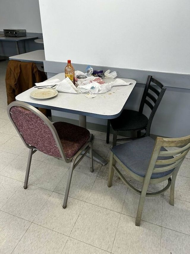 Annoying Coworkers (25 pics)