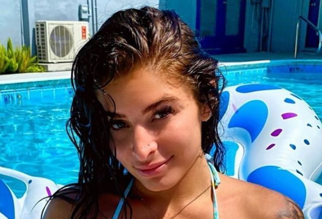 Wet Girls (20 pics)