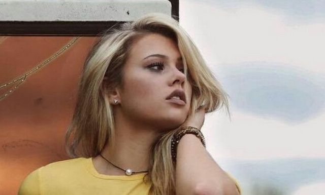 Braless Girls (25 pics)