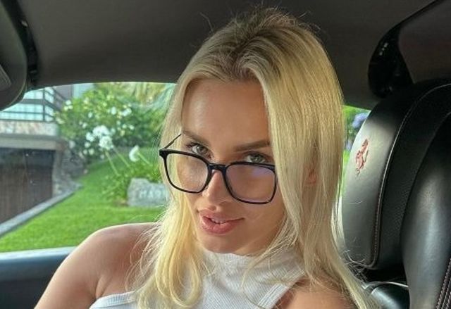 Attractive Girls (35 pics)