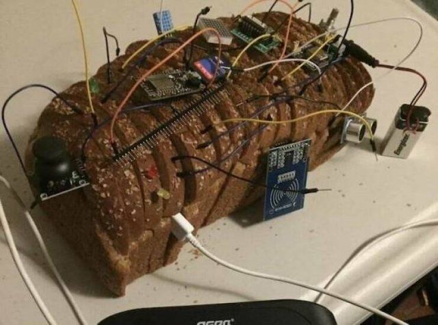 What Is Going On Here? (21 pics)