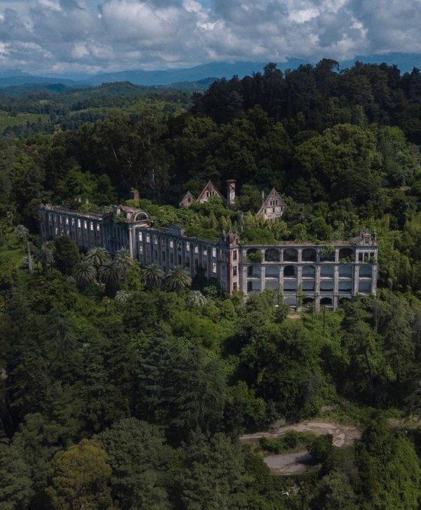 Amazing Abandoned Places (28 pics)